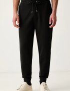 Boss Pantaloni de trening bărbătești din bumbac Locsin 01