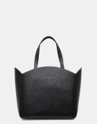Karl Lagerfeld poseta de piele