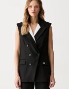 Karl Lagerfeld vestă cu două rânduri de nasturi pentru femei