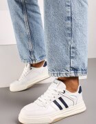  Adidași Alb-Albaștri pe Talpă Plată Decorați cu Dungi Noraria