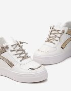  Adidași Alb-Aurii pe Pană Ascunsă Decorați cu Zirconii Maatisa