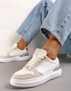  Adidași Alb-Bej pe Platformă cu Inserții Materiale și Zirconii La Șireturi Nylith
