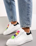  Adidași Alb-Negru pe Talpă Groasă cu Aplicații Decorative pe Șireturi Veillta
