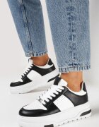  Adidași Alb-Negru pe Talpă Groasă cu Perforație Decorativă și Șireturi Xirea