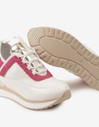  Adidași Alb-Roz cu platformă ascunsă cu plăcuță metalică și cu inscripția Yenavra