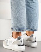  Adidași Albi cu Pană Ascunsă cu Inserții Metalice și Dantelă Edivessa