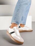  Adidași Albi-Negri în Stil de Teniși Decorați cu o Bandă Elhanis