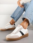  Adidași Albi-Negri în Stil de Teniși Decorați cu o Bandă Elhanis