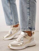  Adidași Bej-Aurii cu Bordură Metalică Ovanaia