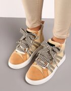 Adidași Bej închis cu platformă în stil streetwear cu inserții contrastante Kaithana