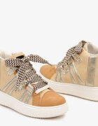  Adidași Bej închis cu platformă în stil streetwear cu inserții contrastante Kaithana