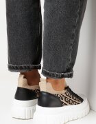  Adidași bej-negru cu platformă cu model geometric Lallana