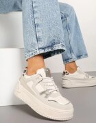  Adidași bej pe talpă groasă cu perforații și embosare geometrică Deolisa