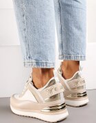  Adidași Bej și Albi pe Pană Ascunsă cu Placă Metalică și Inscripție Yenavra