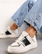  Adidași din piele alb-negri cu talpă groasă și cusături Fallonisse