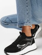  Adidași Negre pe Talpă Groasă cu Inserții Metalice și Șireturi Aelria