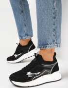  Adidași Negre pe Talpă Groasă cu Inserții Metalice și Șireturi Aelria