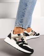  Adidași Negru-Bej cu Inserții Metalice și din Plasă Dalathe