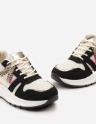  Adidași Negru-Bej cu Inserții Metalice și din Plasă Dalathe