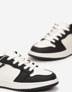  Adidași Negru-Bej Cu șireturi cu talpă plată Cu prindere suplimentară cu scai
