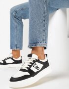 Adidași Negru și Alb cu imprimeu decorativ și perforații delicate Bleordia