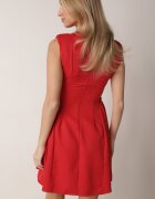 allyson Rochie Roșie Elegantă Fără Mâneci Decorată cu Broșe în Talie Rhaegina
