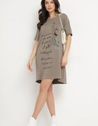 ambitionfly Rochie dreaptă bej închisă cu vâscoză și imprimeu decorativ Amoara