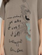 ambitionfly Rochie dreaptă bej închisă cu vâscoză și imprimeu decorativ Amoara
