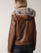ann gissy Geacă Maro