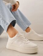 ballada Adidași Bej pe platformă cu talpă profilată și perforații Artie