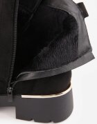 basida Botine cu talpă groasă în stil worker cu ornament metalic Camalia Negre