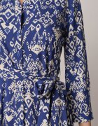 belcci Rochie cămașă bleumarin din viscoză decorată cu model ornamental Hoarna