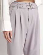 bisou's project Pantaloni Gri de Costum cu Talie Înaltă cu Două Curele cu Cataramă Ankleada