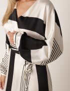 bisou's project Rochie Bej-Neagră Petrecută Kimono cu Model Geometric și Curea Legată Klerossa