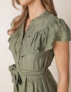 bisou's project Rochie Cloș Verde cu viscoză ornată cu volane încheiată cu nasturi cu curea suplimentară din material Ganesia