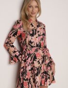bisou's project Rochie Czarno-Roz din Viscoză Cloș cu Imprimeu Floral cu Cordon Sinthea