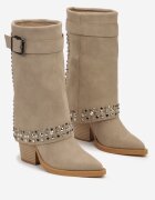  Botine bej cu manșetă răsfrântă decorate cu ținte și cataramă Verilane