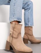  Botine Bej cu Toc cu Cusături Decorative și Curea Atinthela