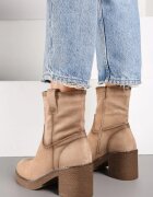  Botine Bej cu Toc cu Cusături Decorative și Curea Atinthela