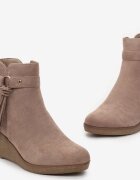  Botine cu toc compensat Bej închis Decorate cu o curea cu franjuri Lipitopla