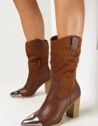  Botine maro cowboy cu toc gros și vârf decorativ Aretasia