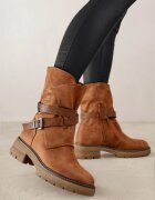  Botine Maro cu Talpă Plată cu Gambă Asimetrică Decorată cu Curele cu Catarame Felzina