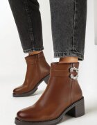  Botine maro cu toc bloc scurt și platformă cu curea și cataramă decorativă Rodela