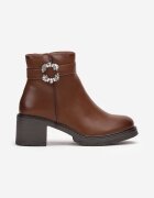  Botine maro cu toc bloc scurt și platformă cu curea și cataramă decorativă Rodela