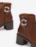  Botine maro cu toc bloc scurt și platformă cu curea și cataramă decorativă Rodela