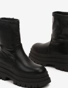  Botine Negre cu Gambă Ajustată și Platformă Lirelita