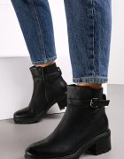  Botine negre cu toc gros decorate cu o curea cu o cataramă mică Rabell
