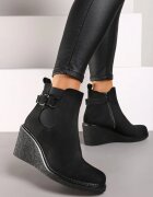  Botine Negre stil Chelsea pe coturn decorate cu o curea Erinnda