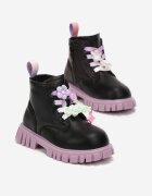  Botine Negru-Violet cu talpă plată cu decupaje decorate cu pandantive Siduri