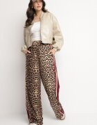 by swan Pantaloni largi maro-roșu cu imprimeu leopard din viscoză și cu talie elastică decorați cu vipușcă Velonara